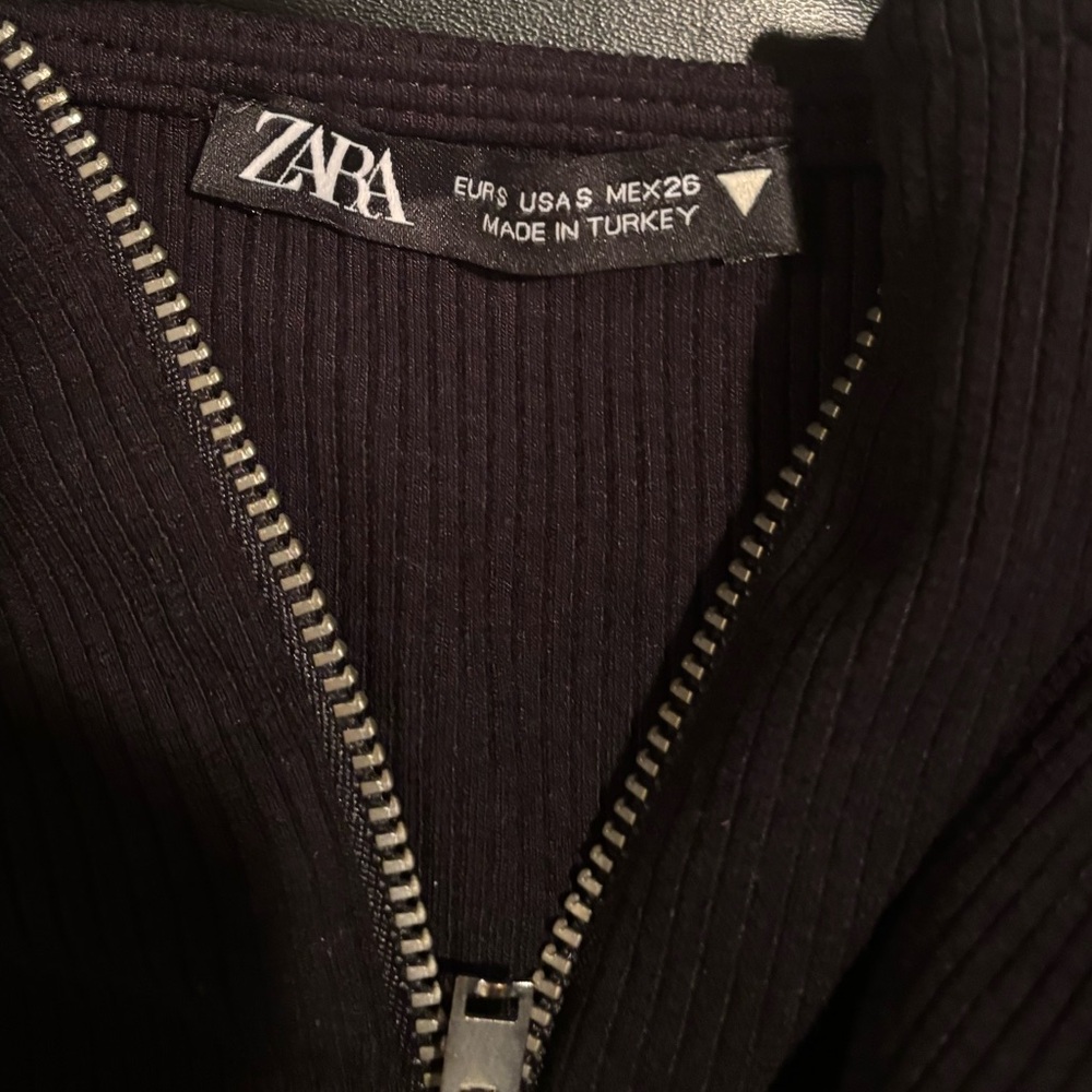 Zara Black Ribbed Zip-Front Cropped Tank - Picture 3 of 3